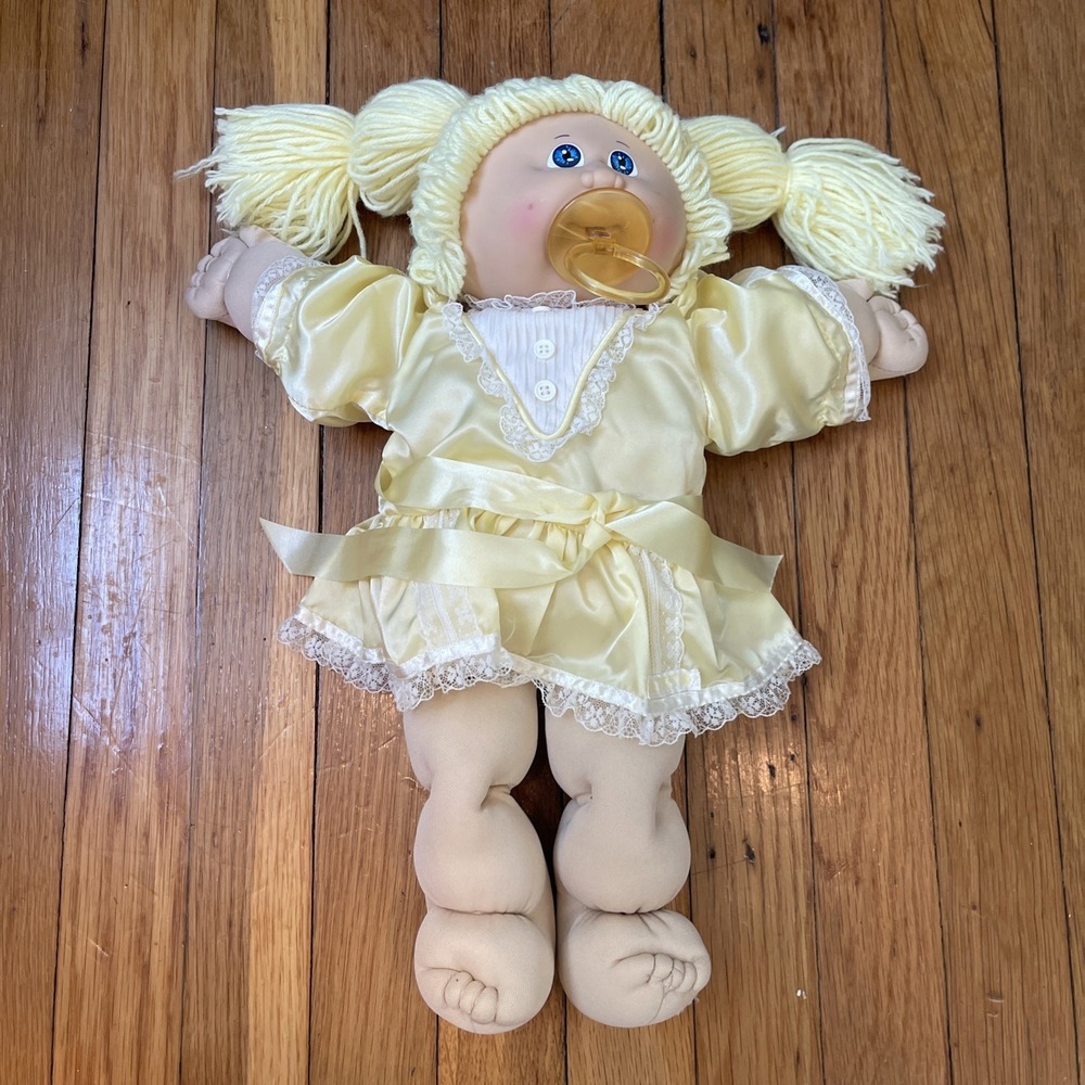 Cabbage Patch Kids Doll Blonde Yellow Yarn Hair Blue Eyes Outfit Pacifier Papers - Picture 2 of 8